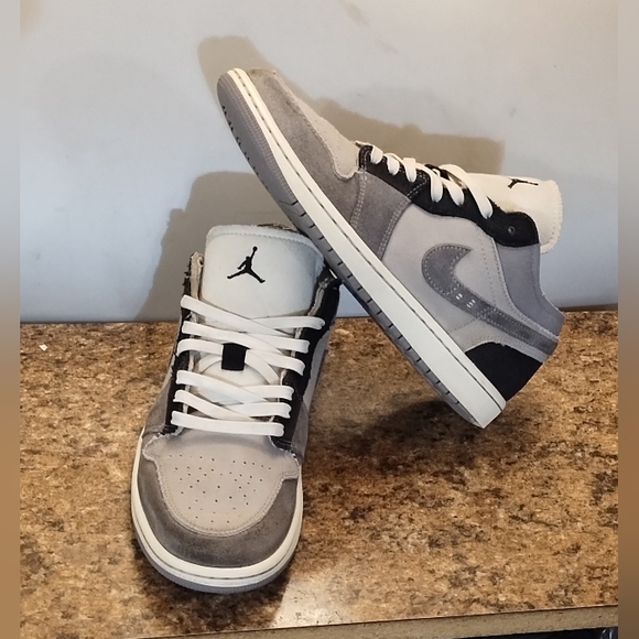 Air Jordan 1 Low SE Craft 'Inside Out - Cement Grey' DZ4135-002  Size 8.5 Men's - Picture 1 of 5